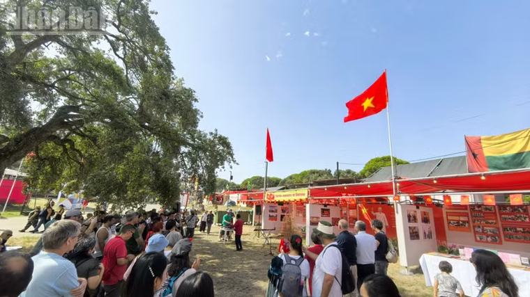 Tôn vinh cuộc đời và tấm gương sáng ngời của Chủ tịch Hồ Chí Minh tại Hội báo Avante 2026