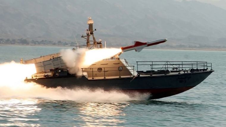 Mỹ, Iran tấn công tàu thuyền, tình hình eo biển Hormuz nguy hiểm chưa từng thấy