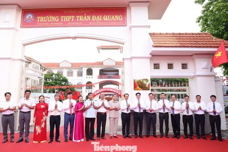 Công bố quyết định đổi tên Trường THPT Kim Sơn B thành Trường THPT Trần Đại Quang