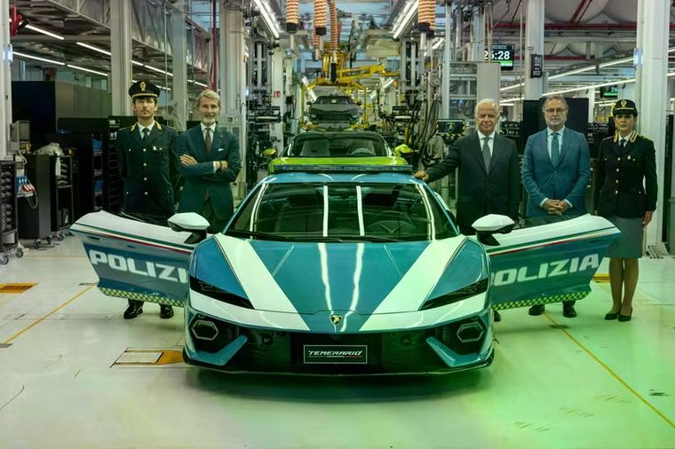 Lamborghini Temerario - Siêu xe mạnh mẽ nhất của cảnh sát Italy