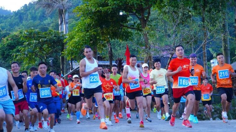 Nông thôn Tây Bắc: Gần 350 động viên tranh tài tại Giải chạy “Dấu chân mùa vàng Khun Há” năm 2026