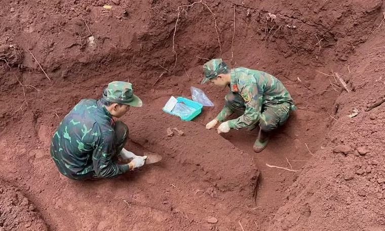 Tìm thấy 6 hài cốt liệt sĩ tại khu vực sân bay Lộc Ninh cũ