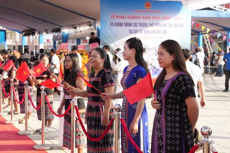 Huế: Niềm vui khai trường nơi biên giới Việt