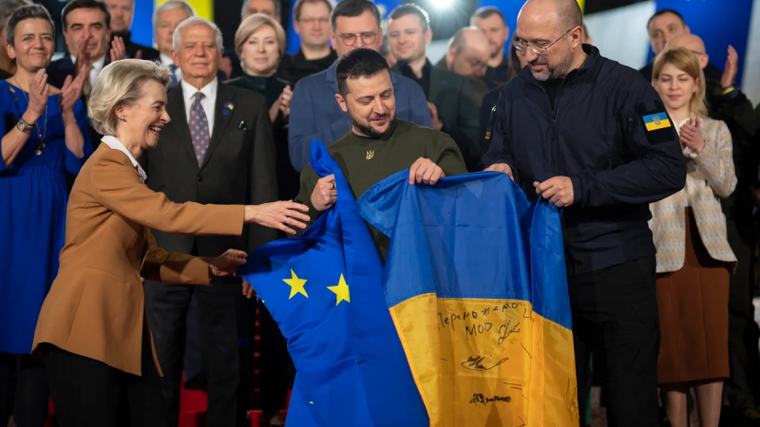 Vì sao Ukraine khao khát gia nhập EU, một quốc gia giàu có hơn lại quyết nói "không"?