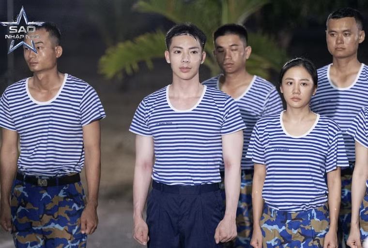 Erik nói lý do xuất hiện với gương mặt đầy bọt rửa mặt tại ‘Sao nhập ngũ’