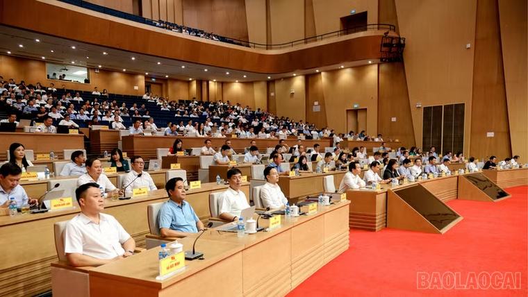 Lào Cai tham dự Hội nghị toàn quốc nghiên cứu, học tập, quán triệt và triển khai thực hiện các nghị quyết, chỉ thị của Bộ Chính trị