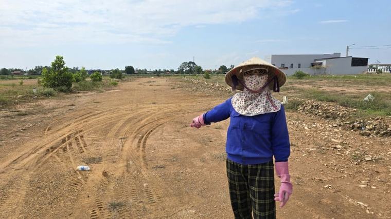 Đấu giá đất ở Quảng Trị: Người dân bỏ tiền mua đất, hơn một năm vẫn mòn mỏi chờ hạ tầng
