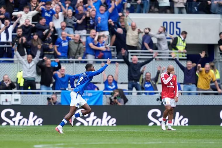 Vừa ra mắt, tân binh Everton đã khiến MU choáng váng