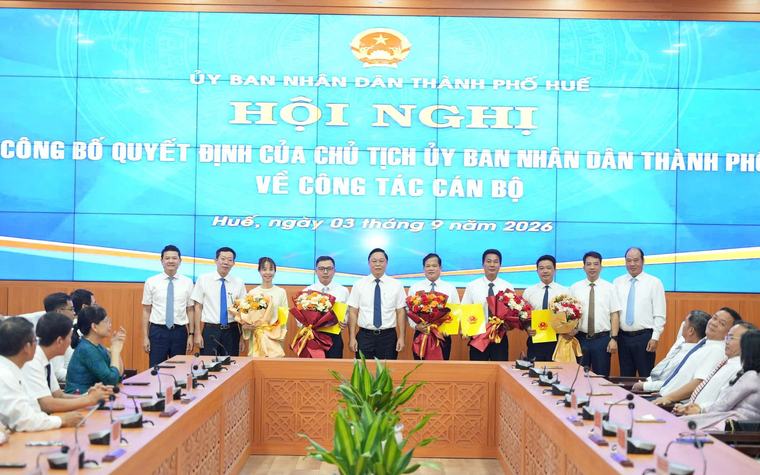 Huế công bố quyết định điều động, bổ nhiệm cán bộ