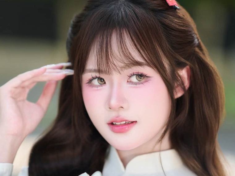 Gia nhập đường đua áo dài 2/9, hot girl khiến CĐM khen ngợi hết lời với bộ ảnh mới