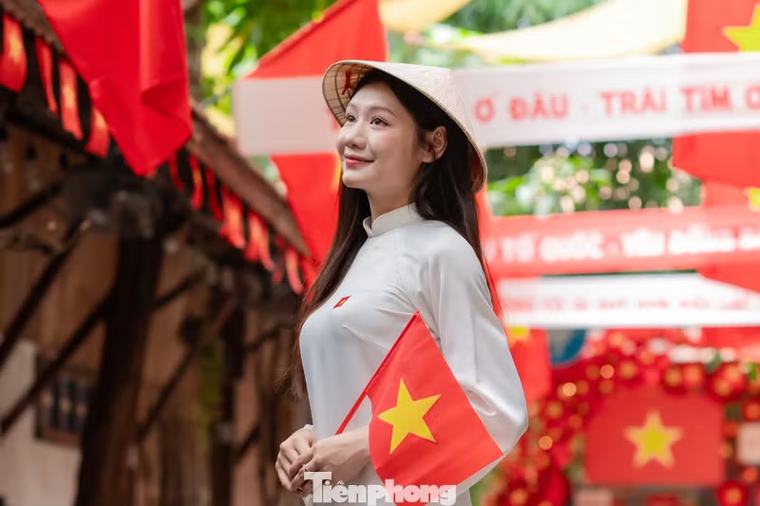 Người Đà Nẵng check-in những góc cờ hoa rực rỡ dịp Quốc khánh