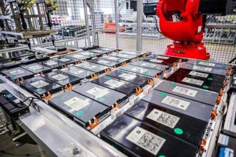 Người dân Trung Quốc không biết xử lý “núi rác” pin xe điện như thế nào