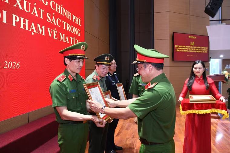Chuyển từ “ngăn cung”, “giảm cầu” sang “triệt cung”, “xóa cầu”