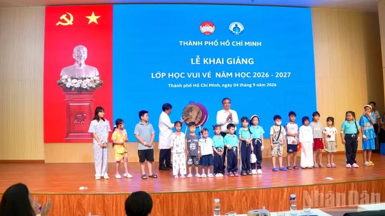 Giờ khai giảng của những lớp học đặc biệt nơi bệnh viện