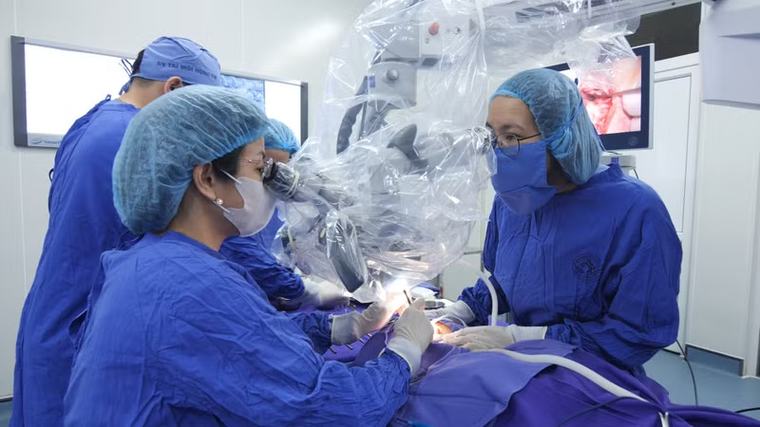 Từ triệu chứng chảy dịch tai, phát hiện khối bệnh tích phá hủy xương ở bé 12 tuổi
