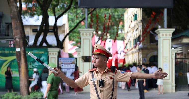Đường phố Hà Nội thông thoáng ngày khai giảng