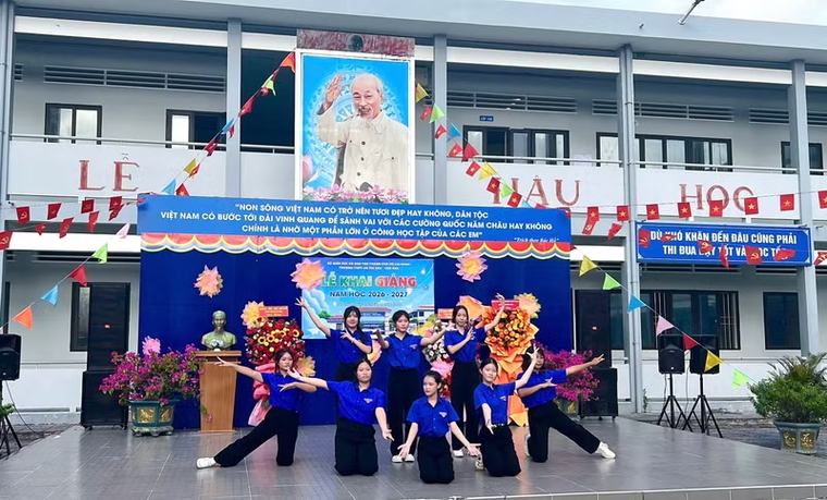 Lễ khai giảng nơi đảo xa