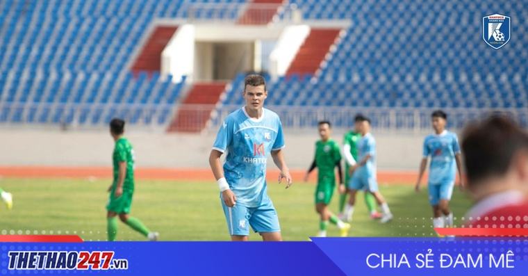 Tiền đạo châu Âu 2K6, cao 1m92 đến Việt Nam chơi bóng