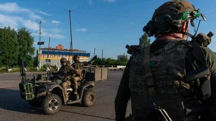 Châu Âu dốc sức “bơm” công nghệ vũ khí tối tân cho Ukraine, Kiev tự sản xuất tên lửa tầm xa
