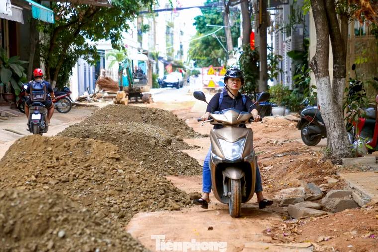 Người dân bức xúc vì tuyến đường nhếch nhác giữa trung tâm Đà Nẵng