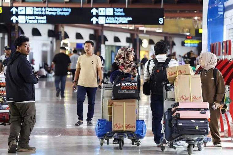 Núi lửa ở Indonesia phun trào, một số chuyến bay của Việt Nam bị ảnh hưởng