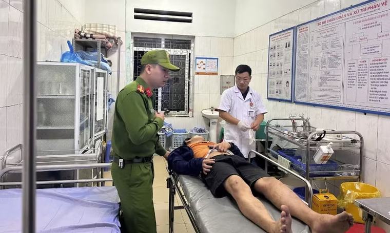 Kịp thời cứu nam thanh niên rơi xuống vực