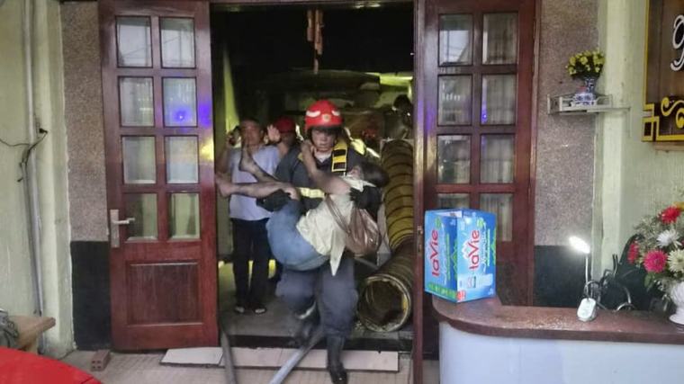 Vụ cháy khách sạn ở Tân Sơn Nhì: 3 ca ngộ độc khí CO mức độ nặng