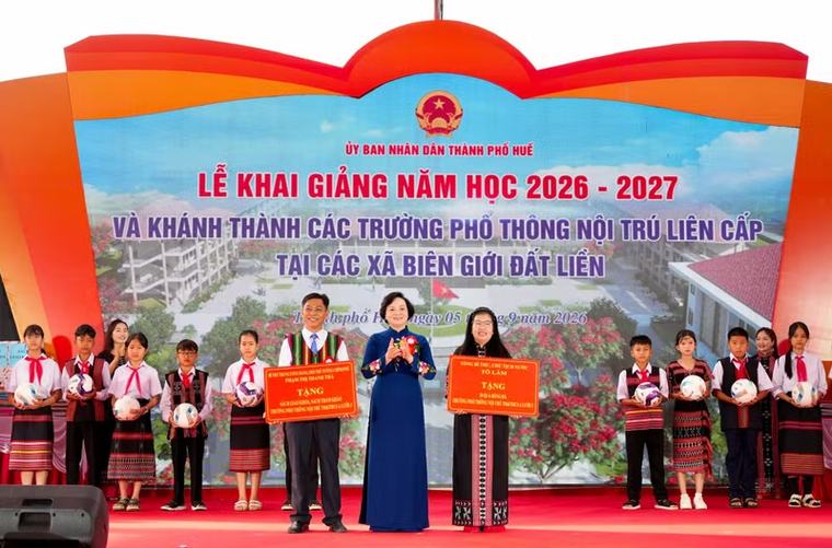 Ngôi trường hiện thực hóa ước mơ bao đời của đồng bào rẻo cao Trường Sơn