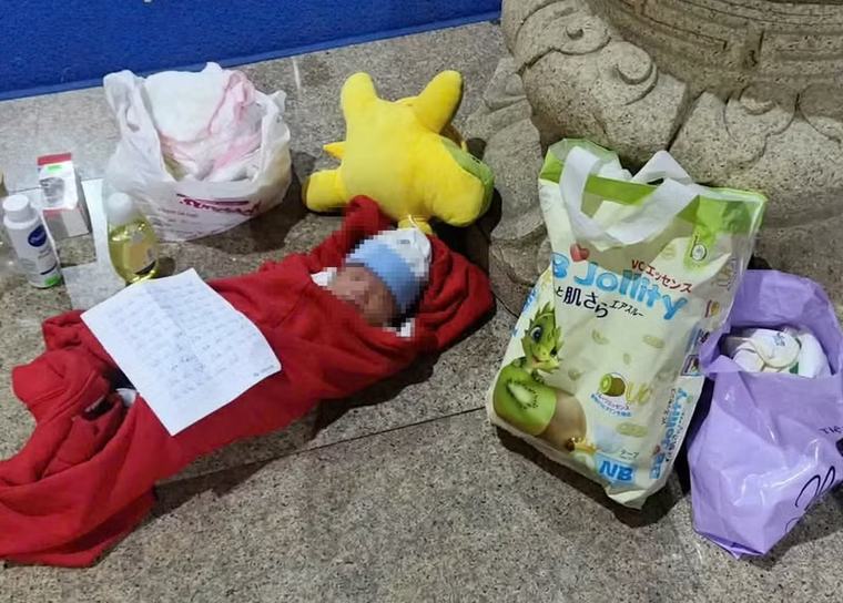 Bé trai sơ sinh bị bỏ rơi trước Chùa Phật Ngọc Xá Lợi Vĩnh Long