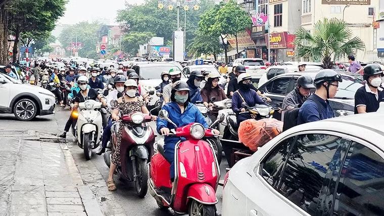 Nghịch cảnh chung cư dời đi, chỗ làm ở lại
