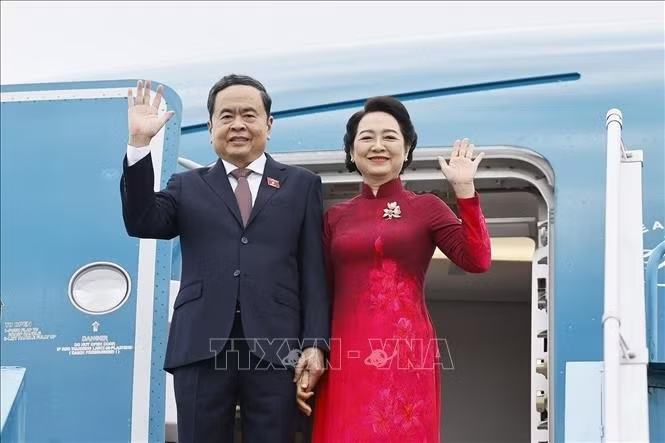 Chủ tịch Quốc hội Trần Thanh Mẫn và Phu nhân lên đường thăm chính thức Hàn Quốc và Mông Cổ