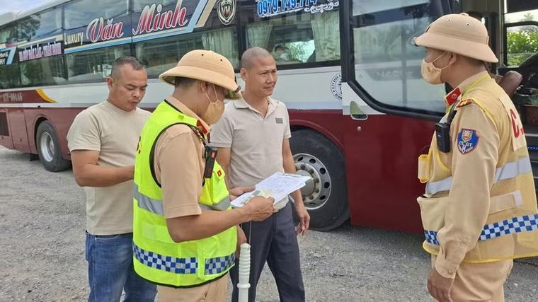 Nghệ An xử phạt hơn 2.000 trường hợp vi phạm giao thông