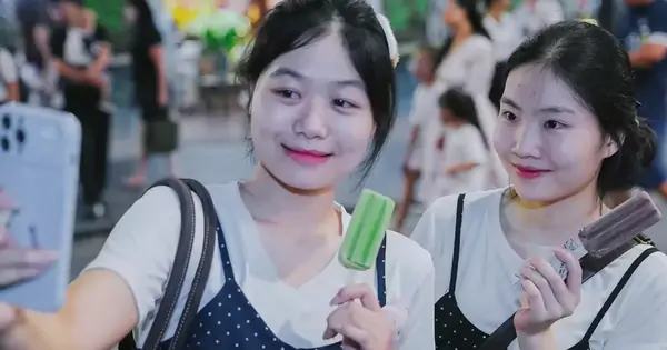 Đổ xô xếp hàng check-in ở 35 Tràng Tiền