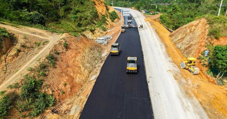 Bộ Xây dựng: Sẽ phải hoàn thành 34 dự án giao thông trong năm nay