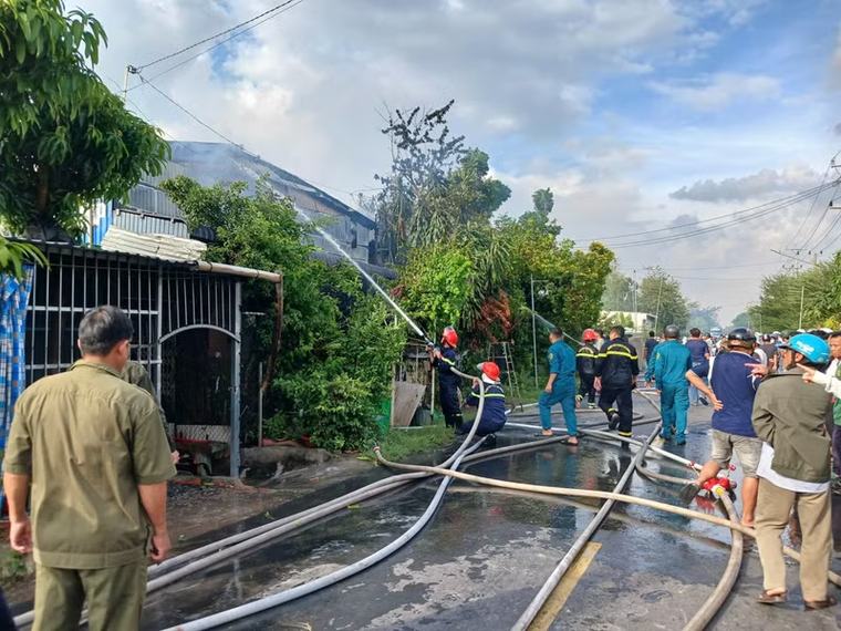 Cháy nhà nuôi yến ở Đồng Tháp