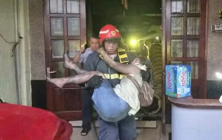 Cháy khách sạn 6 tầng lúc rạng sáng, 2 người tử vong