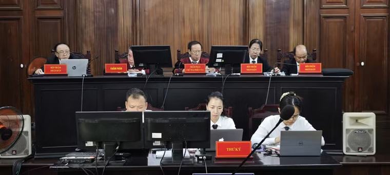 Khi người của công chúng đi lầm đường