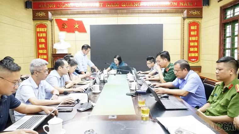Phó Bí thư chuyên trách các cơ quan Đảng tỉnh Lê Thị Thanh Bình làm việc với Ban Thường vụ Đảng ủy xã Bản Liền
