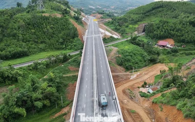 Đề nghị xử lý người dân đi vào công trường cao tốc Hữu Nghị