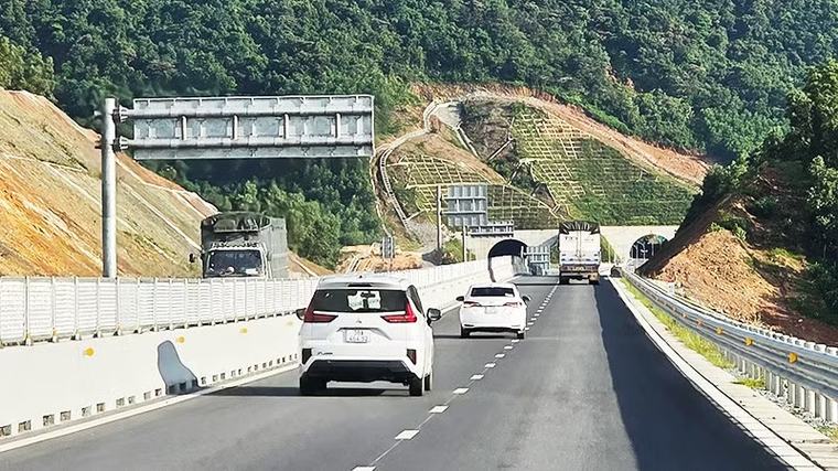 Rà soát quy định về khoảng cách an toàn trên cao tốc