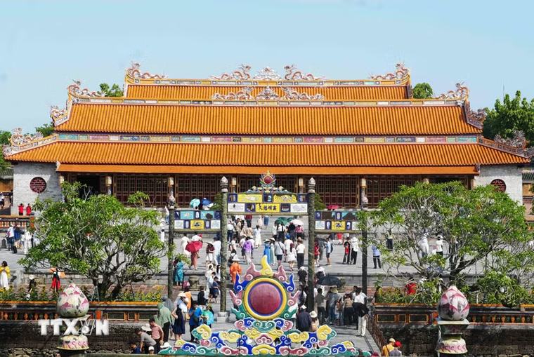 Ngói lưu ly - Linh hồn trong kiến trúc cung đình Huế