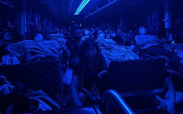 Chở vượt 12 người, lái xe và chủ phương tiện đối mặt mức phạt hơn 92 triệu đồng