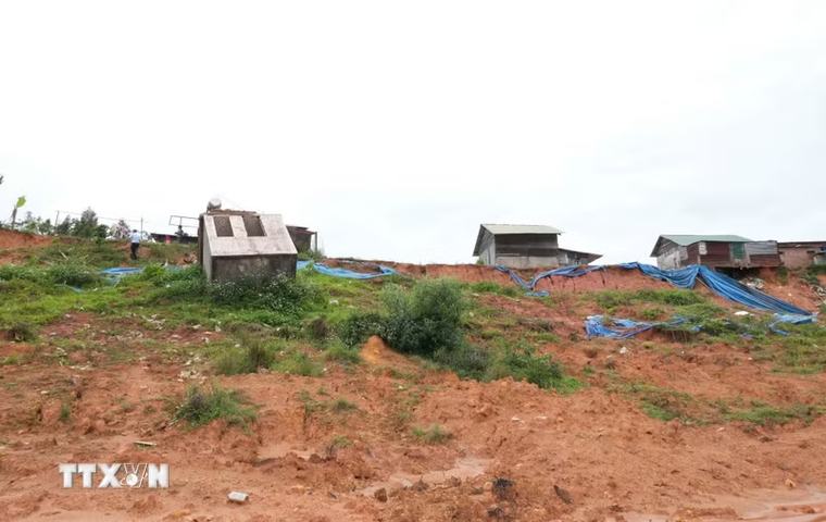 Đề phòng lũ quét, sạt lở đất trong đêm tại các tỉnh, thành Trung Bộ và Nam Bộ