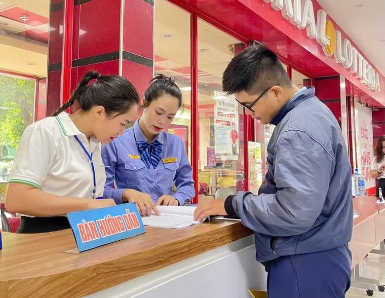 Khoảng 300.000 vé tàu Tết 2027 được tung ra thị trường