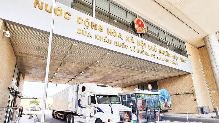 Thông quan hàng hóa qua Cửa khẩu quốc tế Lào Cai đạt 45,3 triệu USD