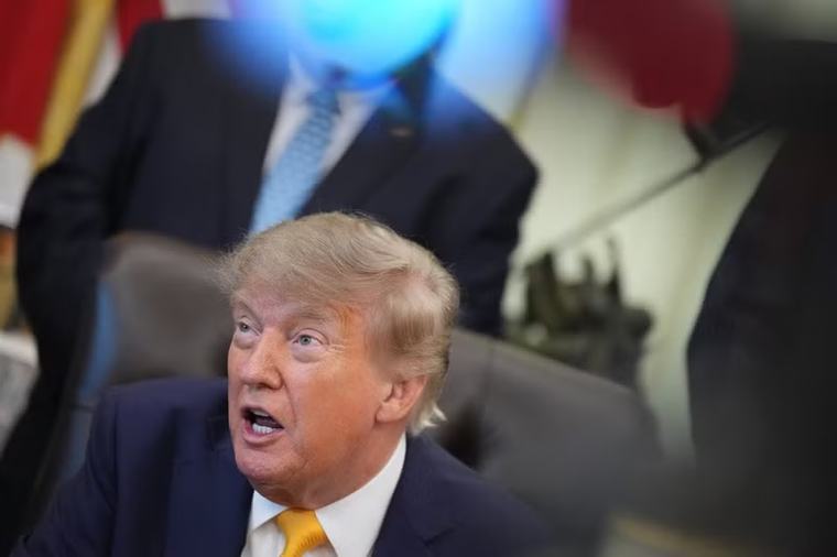 Tổng thống Mỹ Trump đe dọa cắt thương mại với một số quốc gia nếu Fed không hạ lãi suất