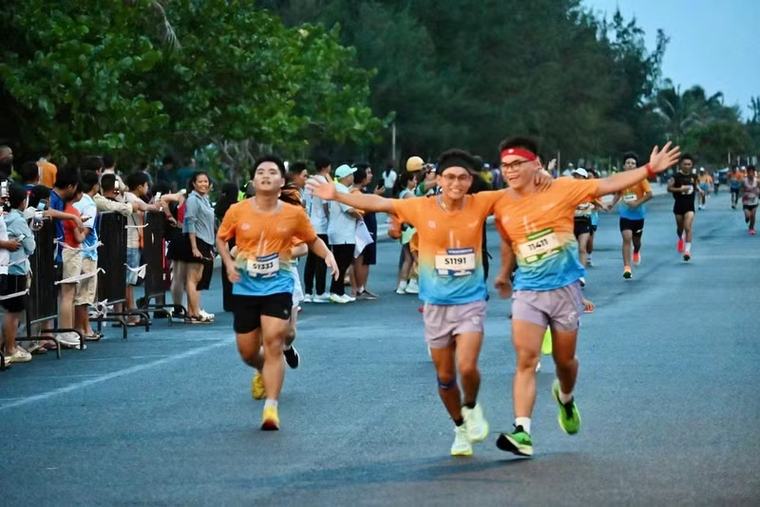 Tìm kiếm nhân chứng, đồ vật các vụ rạch túi vận động viên marathon