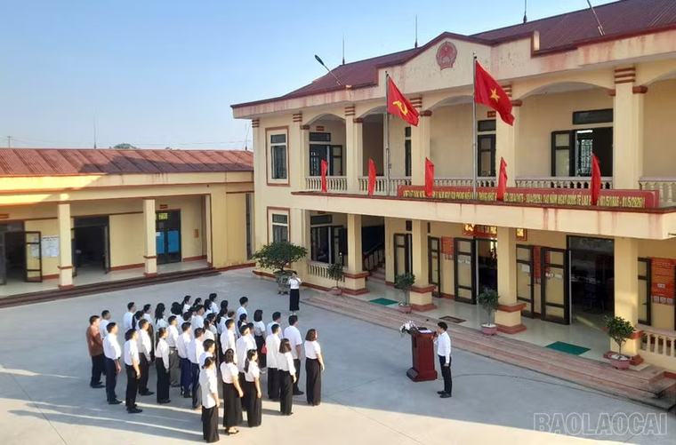 Lào Cai: Nhiều địa phương chào cờ, sinh hoạt tư tưởng và triển khai nhiệm vụ trọng tâm tháng 9