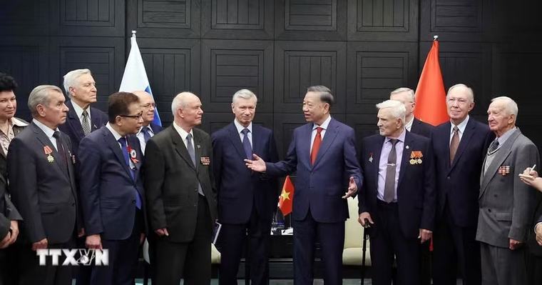 Tổng Bí thư, Chủ tịch nước tiếp đại biểu Hội Cựu chiến binh Nga và Hội Hữu nghị Nga-Việt