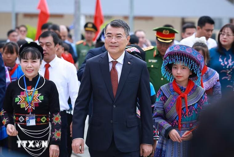 Thủ tướng dự Lễ khai giảng năm học mới tại Trường PTNT Mường Khương của Lào Cai
